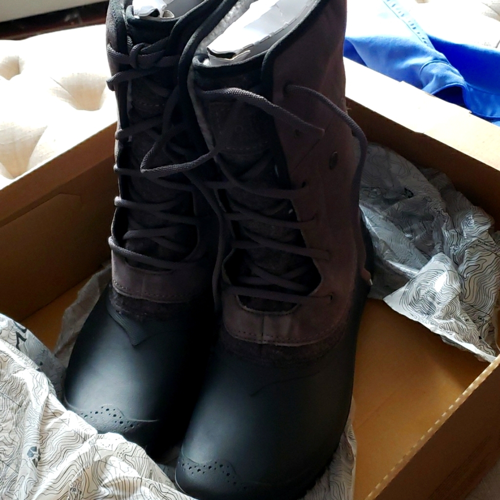 Brand new north face boots sz 10